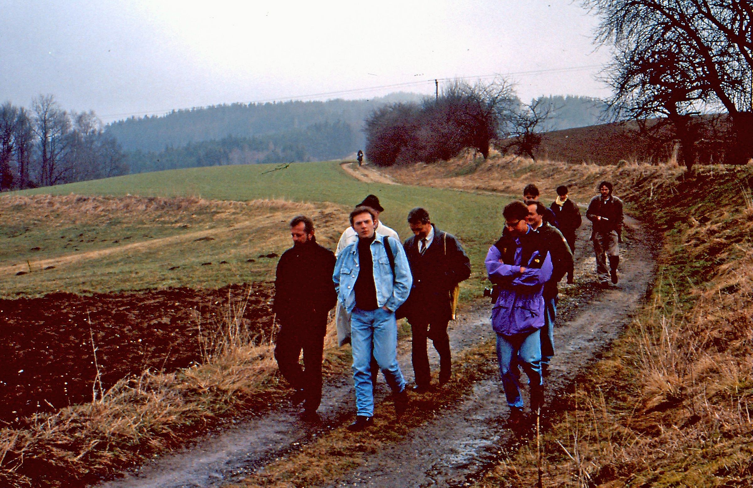 Historisches Bild von Spaziergängern im Püttlachtal: Der BUND Naturschutz organisierte zur Zeit der Stauseepläne zahlreiche Exkursionen in das betroffene Gebiet (Foto: BN).