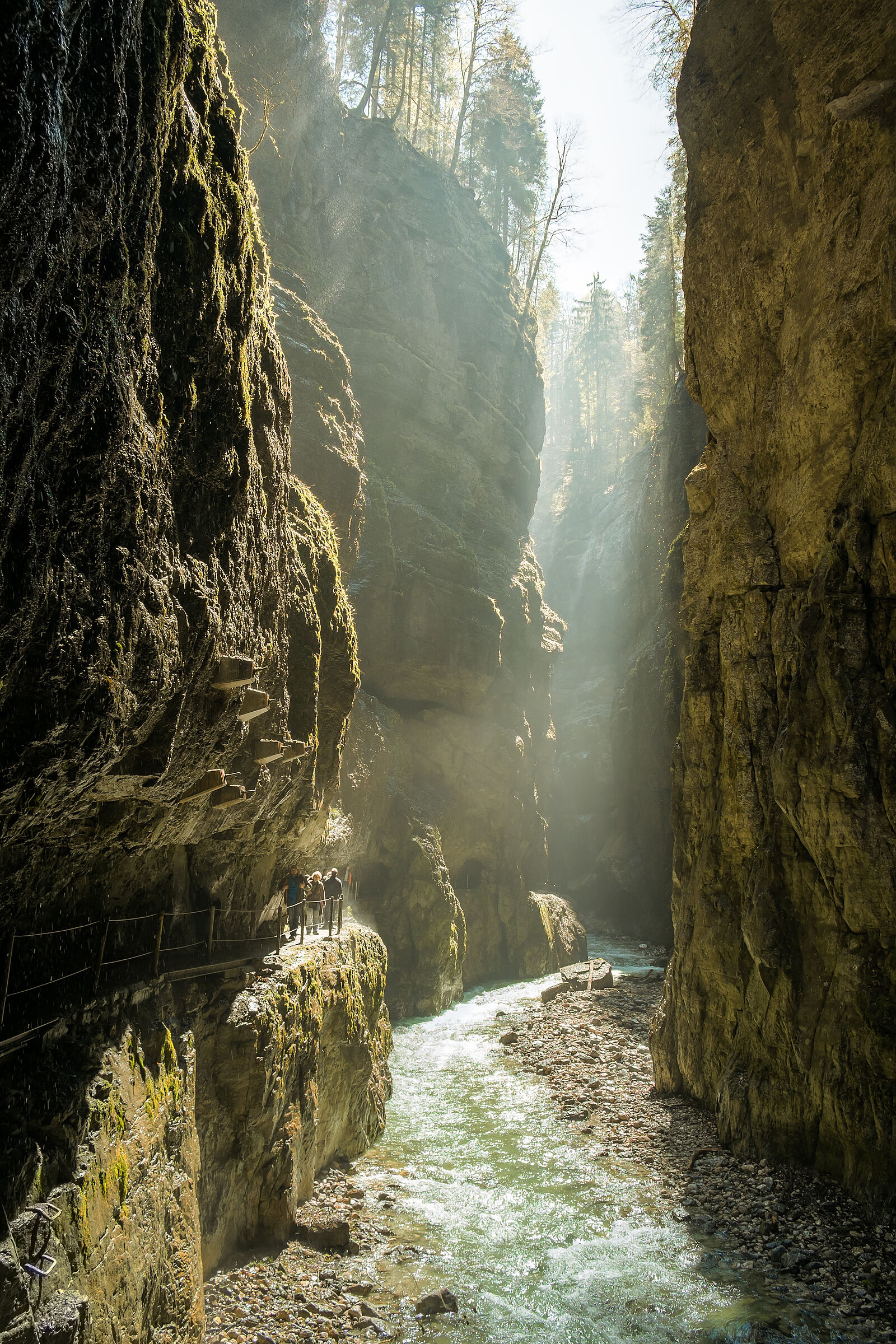 Die Partnach hat den Muschelkalk tief zur Klamm eingeschnitten. (Foto: magann/Clipdealer) Die Partnach hat den Muschelkalk tief zur Klamm eingeschnitten. (Foto: magann/Clipdealer)