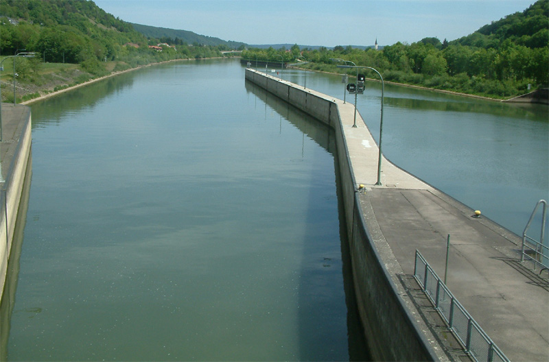 Blick auf die Schleuse Kelheim