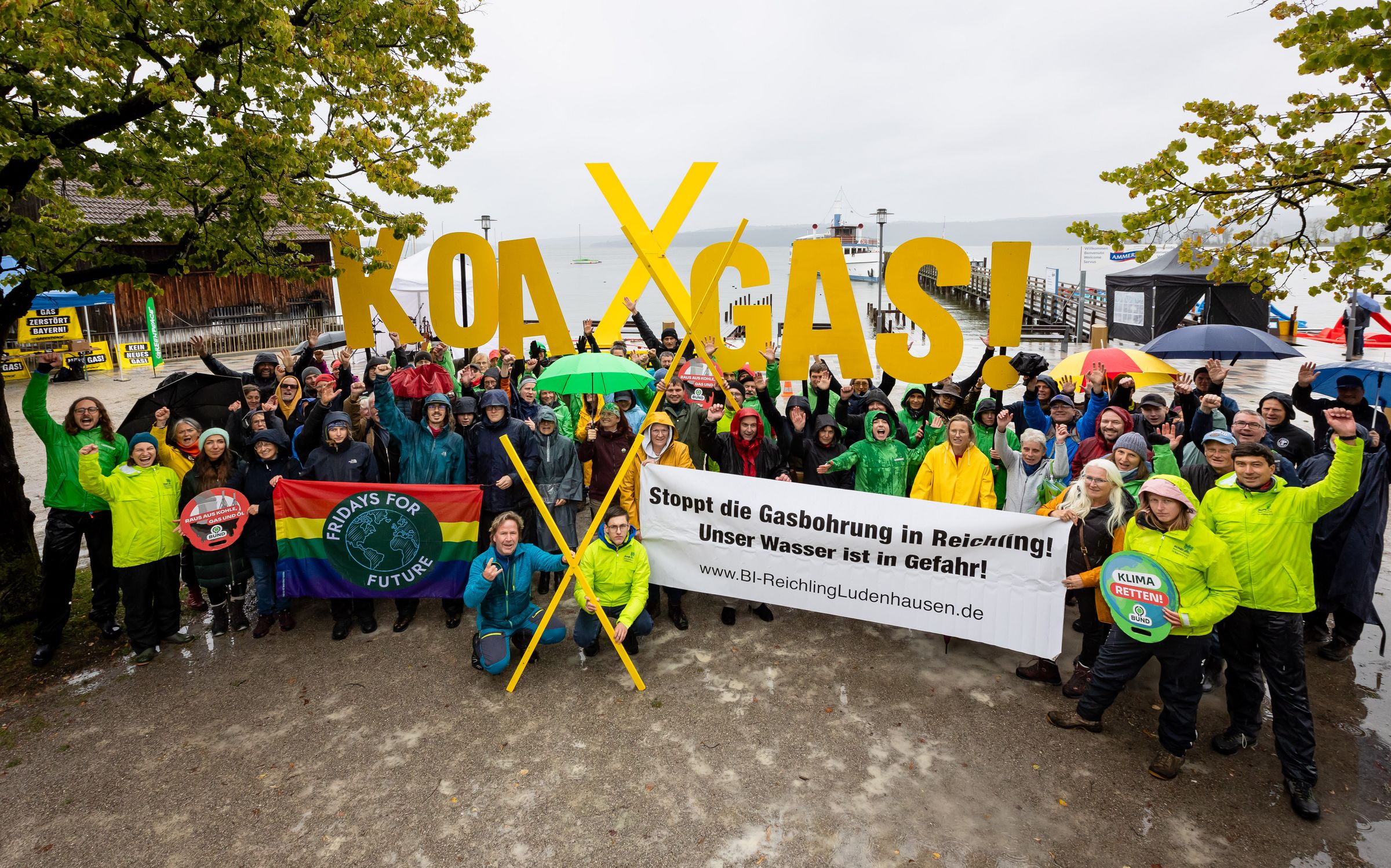 Foto: Jürgen Farys Ein Gruppenbild der Protestaktion gegen die Gasbohrungen bei Reichling