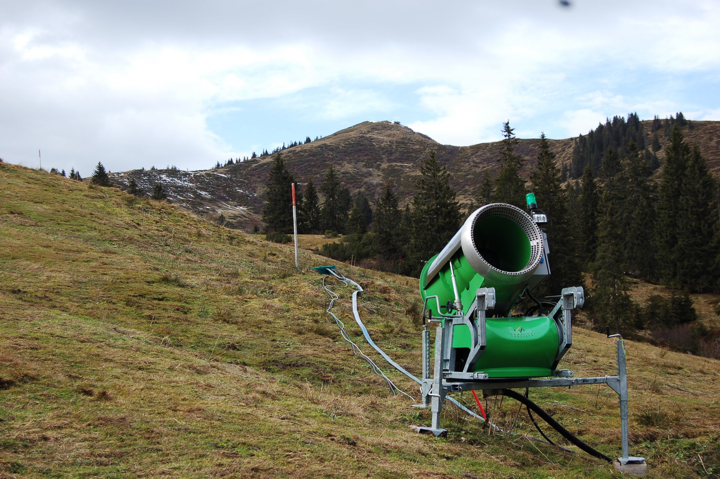 Schneekanone vor dem Riedberger Horn (Foto: Thomas Frey)