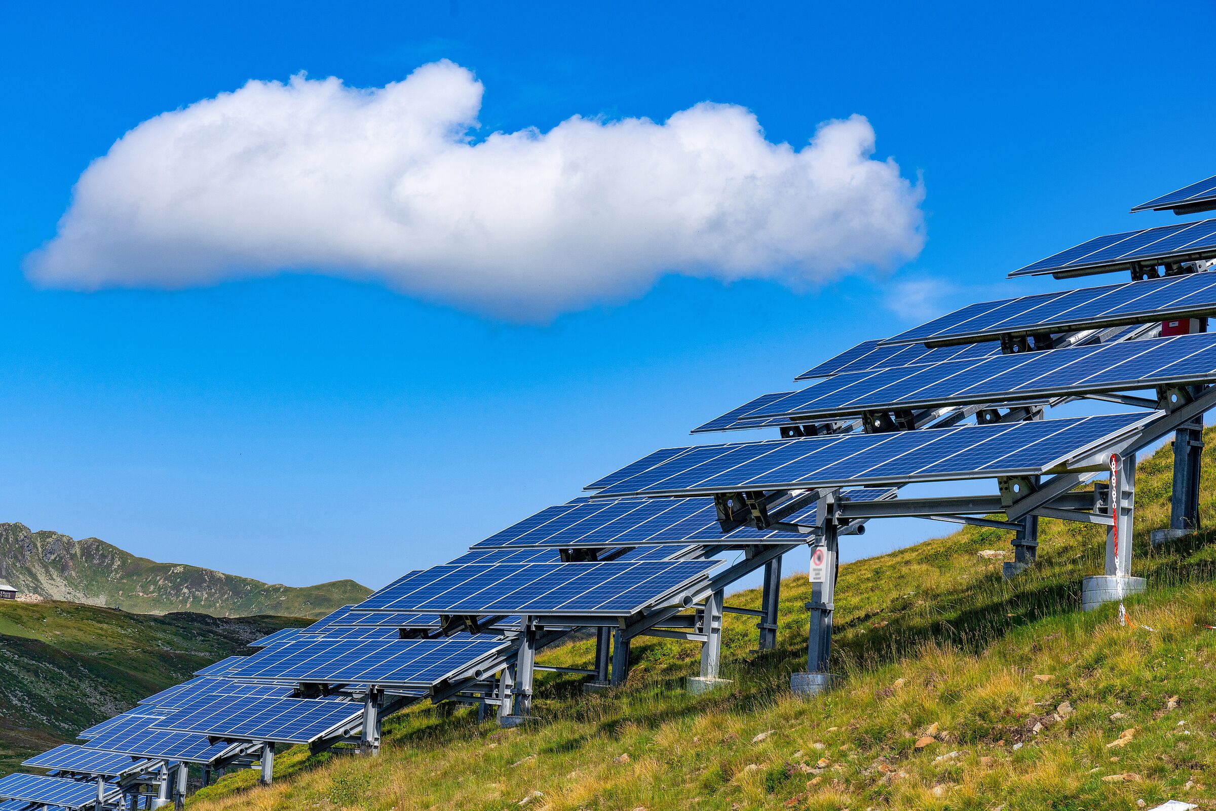 Solarpark im Gipfelbereich des österreichischen Wildkogels