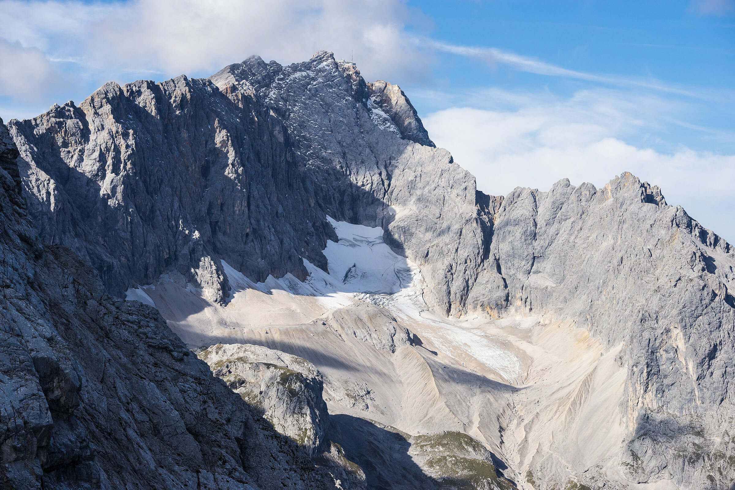 Der Höllentalferner unterhalb der Zugspitze. (Foto: AdobeStock/outdoorpixel)