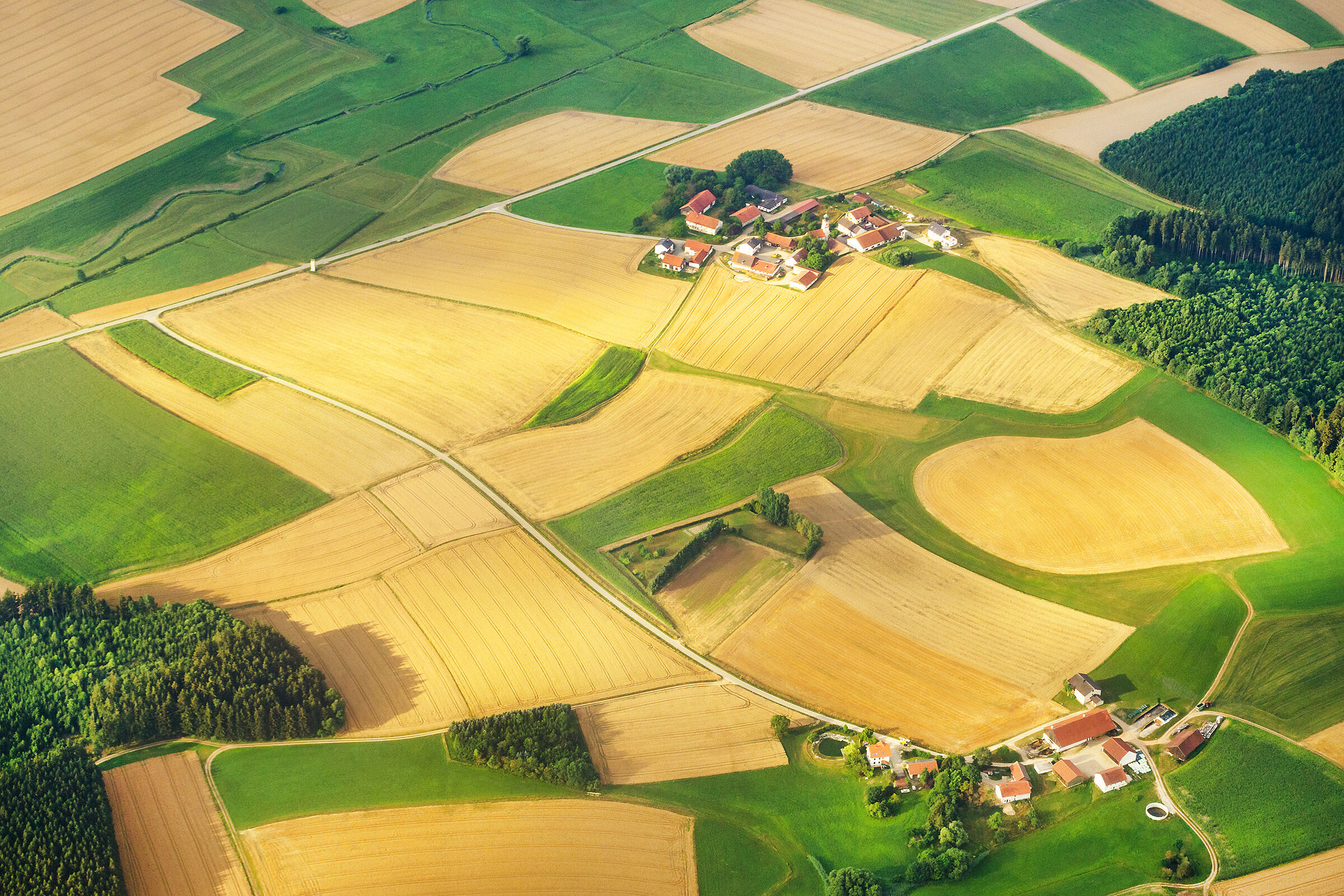 Agrarpolitik: Bäuerliche Landschaft in Bayern mit kleinen Feldern