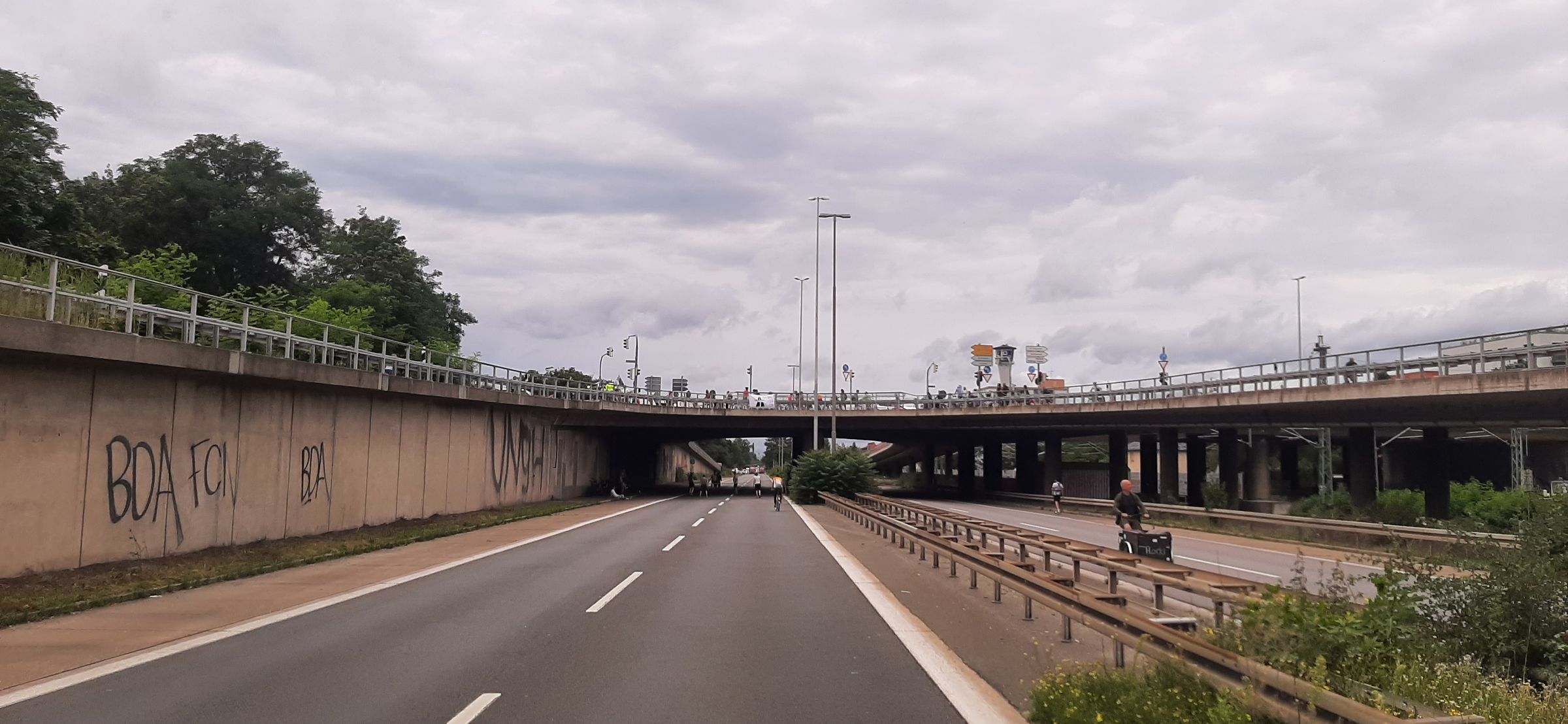 Radfahrer auf dem Frankenschnellweg beim Aktionstag Norisbiking. (Bild: Tom Konopka) Radfahrer auf dem Frankenschnellweg beim Aktionstag Norisbiking: Der BN fordert Alternativen zum geplanten Ausbau für den motorisierten Verkehr. (Bild: Tom Konopka)