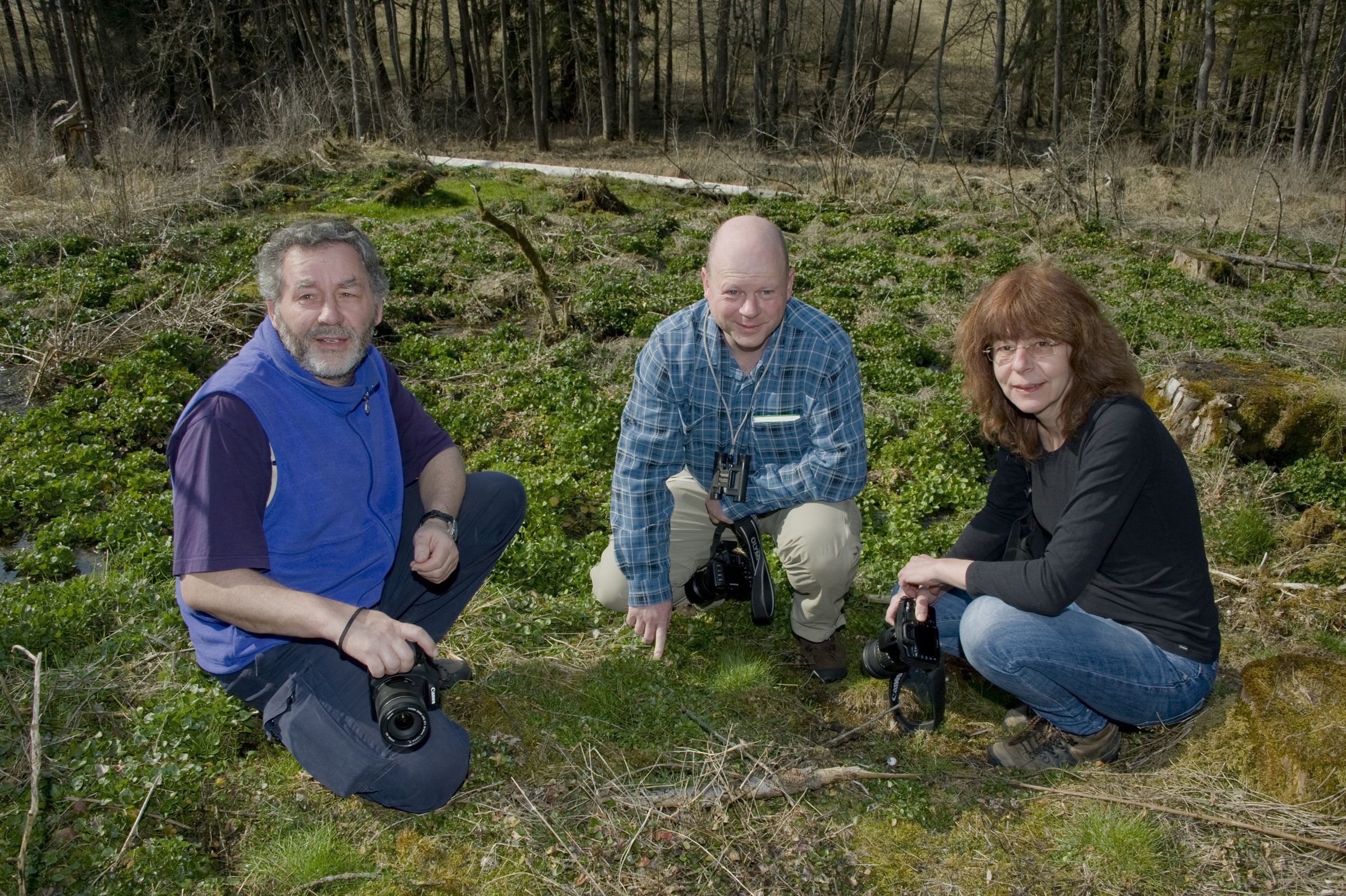 Quellschutz in Bayern - Aktiv für „Löffelkraut & Co.“ (v.li.) Peter Harsch, German Weber und Gabriela Schneider (Foto: Thomas Stephan). 