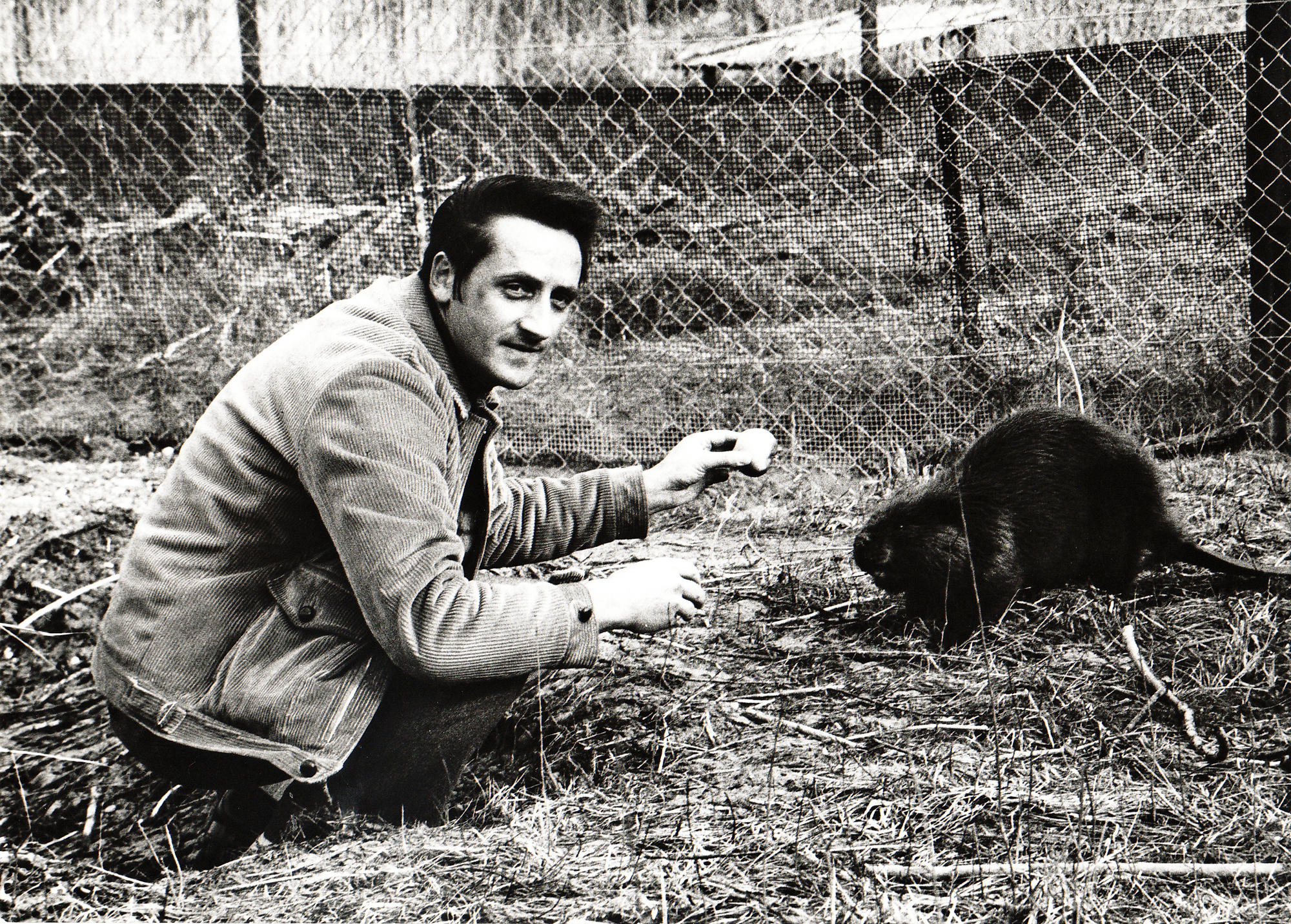 Der ehemalige BN-Vorsitzende Hubert Weinzierl mit Biber (1972) (Foto: BN)