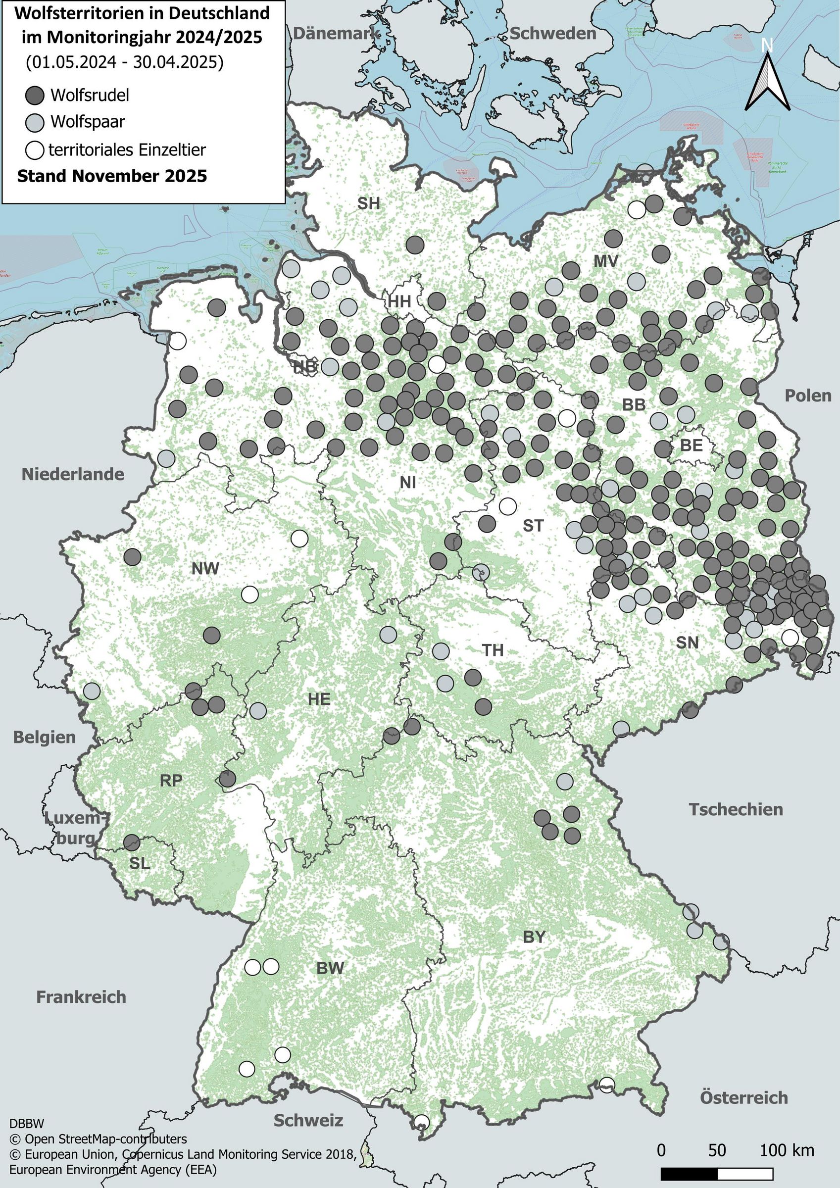 Deutschlandkarte mit Punktmark€ierungen für die in Deutschland im Monitoringjahr 2024/2025 vorkommenden Wölfe. Die Wolfszahlen stagnieren derzeit.