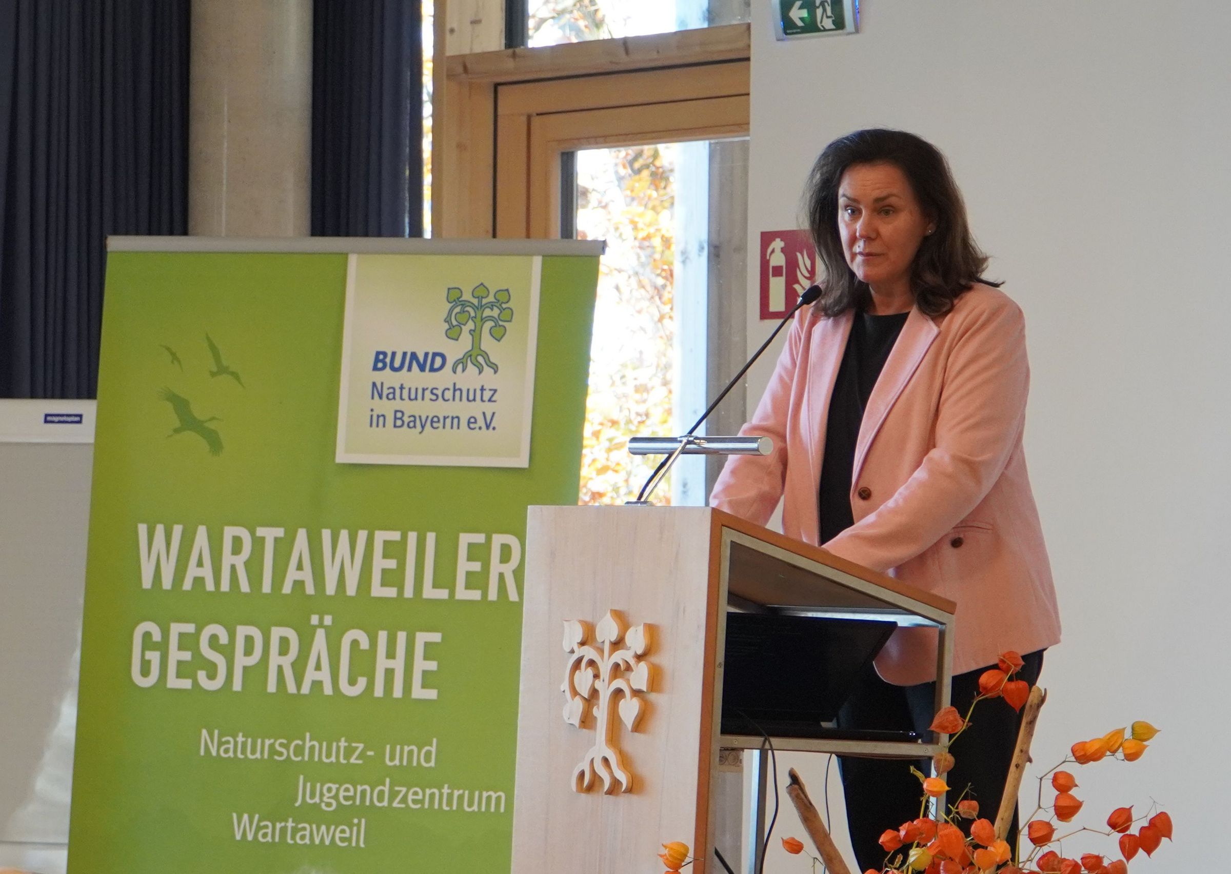 Die Landtagsabgeordnete Dr. Ute Eiling-Hütig am Rednerpult der Wartaweiler Gespräche (Bild: Anna Krumpholz) Die Landtagsabgeordnete Dr. Ute Eiling-Hütig am Rednerpult der Wartaweiler Gespräche (Bild: Anna Krumpholz)