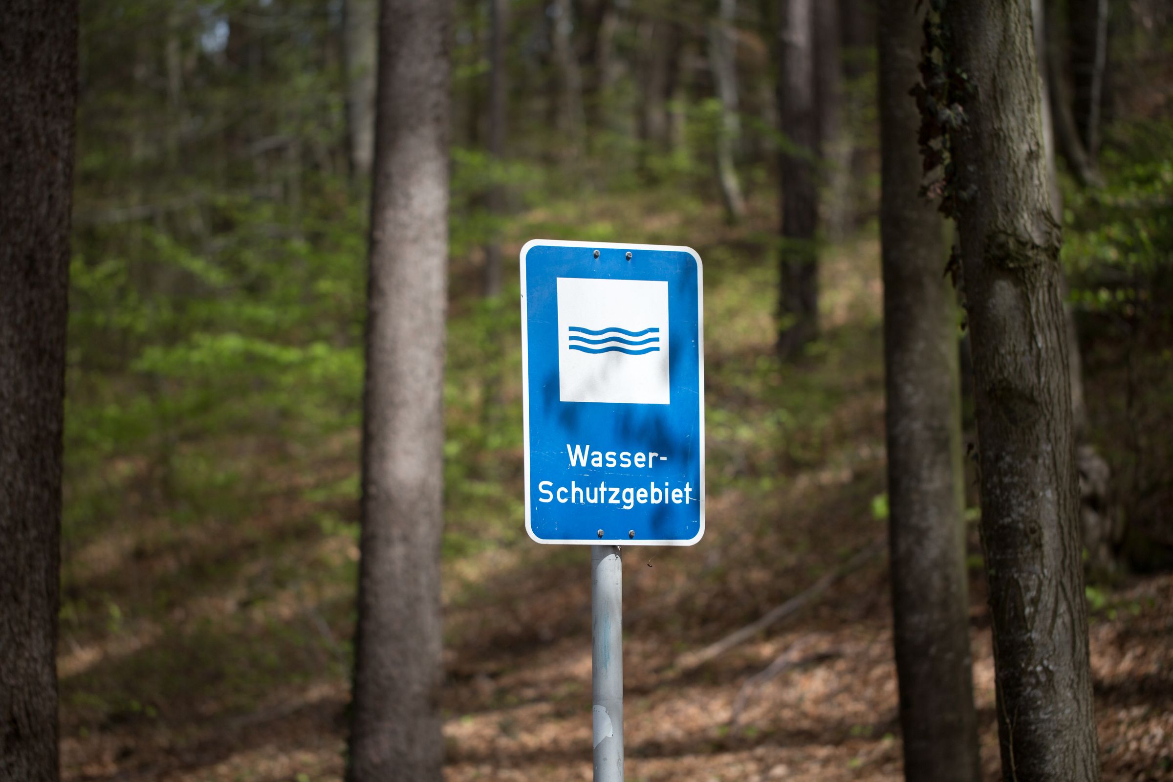Sign "Wasserschutzgebiet". English translation: "Water reserve". The sign indicates that the water in this area is used for drinking or healing water.