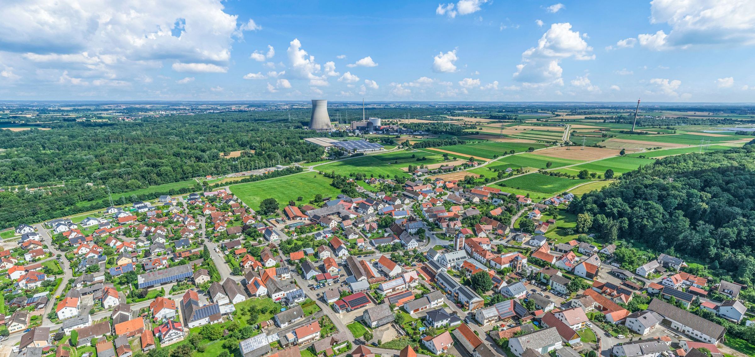 Das Luftbild zeigt das Atommüll-Zwischenlager Gundremmingen, das in unmittelbarer Nähe der Ortschaft liegt.