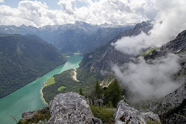 Blick vom Mooslahnerkopf auf Königssee und Eisbach (Foto: Sonja Kreil)