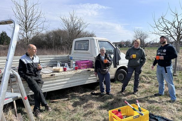 Pflege der Streuobstwiese in Fischbach (Foto: Ingo Klose) Pflege der Streuobstwiese in Fischbach