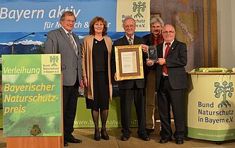 Im Bild: BN-Vorsitzender Hubert Weiger, stellvertretende BN-Vorsitzende Doris Tropper, Edmund Lengfelder, BN-Landesbeauftragter Richard Mergner, stellvertretender BN-Vorsitzender Sebastian Schönauer
