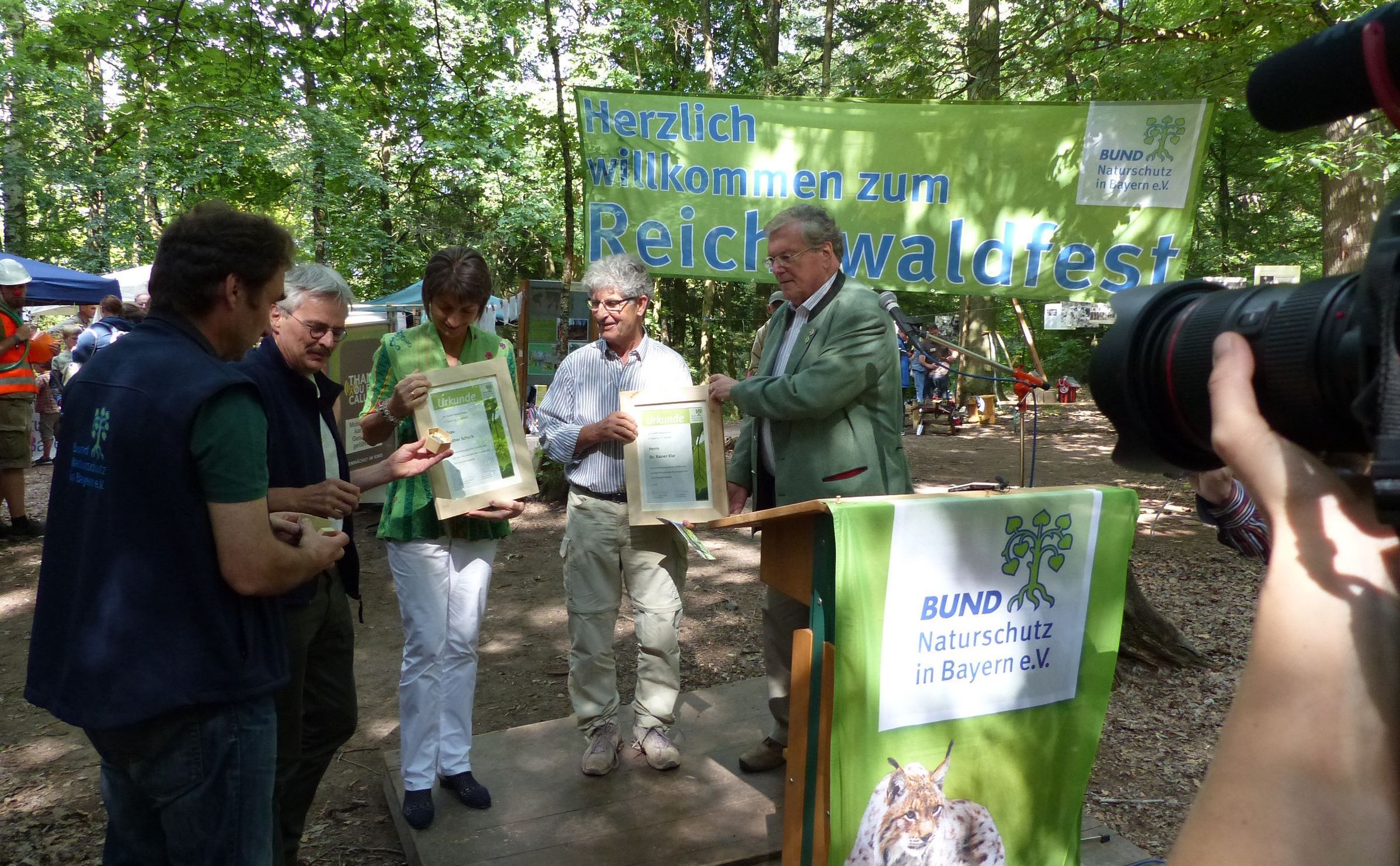 Esther Schuck und Dr. Rainer Klar werden 2016 mit der Reichswaldmedaille ausgezeichnet (Foto: BN-Archiv) Esther Schuck und Dr. Rainer Klar werden 2016 mit der Reichswaldmedaille ausgezeichnet (Foto: BN-Archiv)
