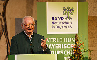 Karl-Ludwig Schweisfurth bei der Verleihung des Bayerischen Naturschutzpreises im November 2014 (Foto: Toni Mader)