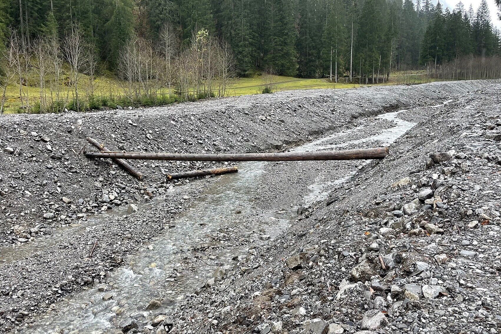 Der zerstörte Rappenalpbach führt kaum mehr Wasser und gleicht einem Kanal.