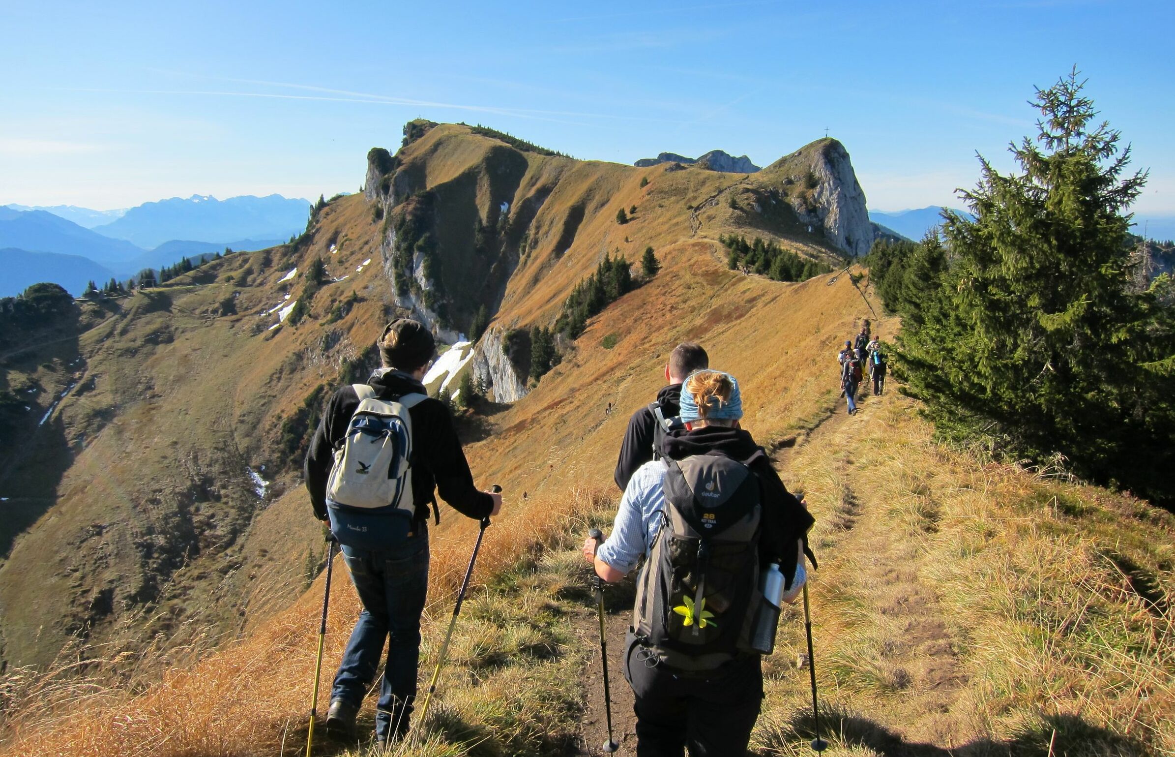 Tourismus in den Alpen Eine Medaille mit zwei Seiten