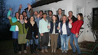 Unsere Referent*innen vor dem Gästehaus