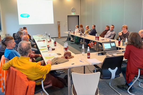 Reger Austausch beim Runden Tisch, Foto Torsten Ruf
