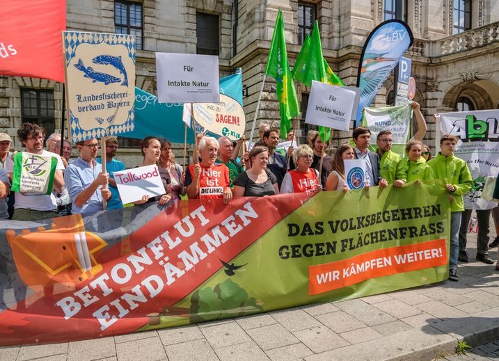 Betonflut stoppen! Der BUND Naturschutz war einer der Träger des Volksbegehrens gegen den Flächenfraß in Bayern (Foto: Georg Kurz).