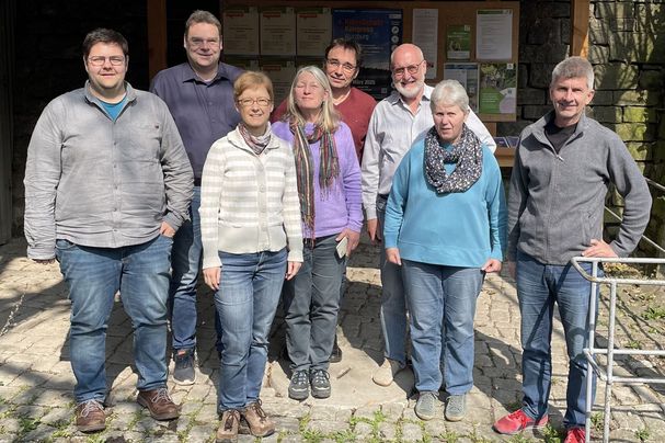 Am Ökohaus in Würzburg trafen sich Vertreter*innen der Kreisgruppen MIL, AB, MSP, um das neue Spessartbüro ins Leben zu rufen. Links im Bild der neue Leiter des Büros, Dr. Christoph Parsch, Foto Ökohaus