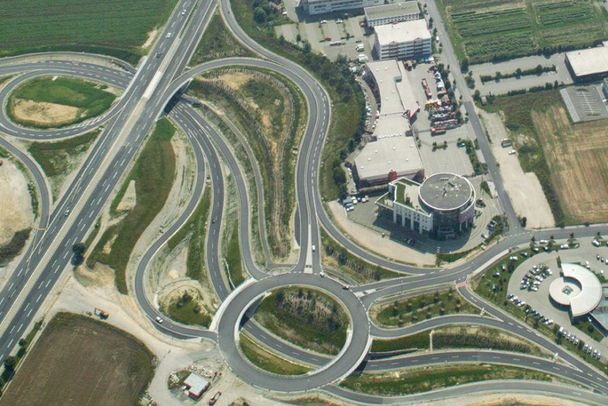 Luftaufnahme „Los Angeles-Kreisel“ in Gersthofen bei Augsburg. (Foto: Klaus Leidorf)