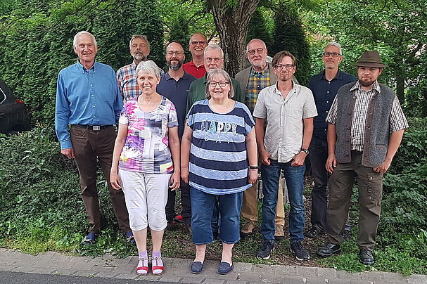Die neue Vorstandschaft der KG MSP: hinten von links: Alfred Dill, Matthias Brähler, Thomas Mantel, Thomas Obmann, Hartmut Haas-Hyronimus, Erwin Scheiner, Michael Pfister, Torsten Ruf, Christian Höhlein, vorne von links Monika Scheiner, Siglinde Scheiner. Es fehlen: Monika Scherze, Erich Perchermeier, Klaus Bernhart, Thomas Winter. Foto Conni Schlosser