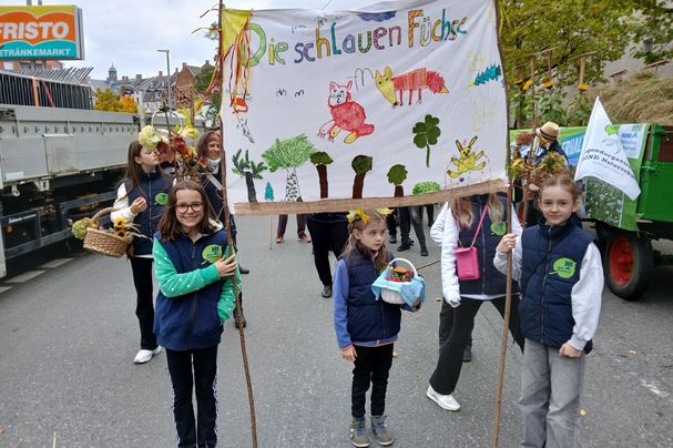 Teilnahme am Erntedankumzug (Foto: Bruce Roberts) Teilnahme am Erntedankumzug