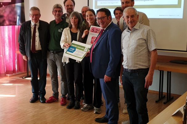 BN übergibt 15.695 Unterschriften an Staatssekretär Tobias Gotthardt, Foto: BN