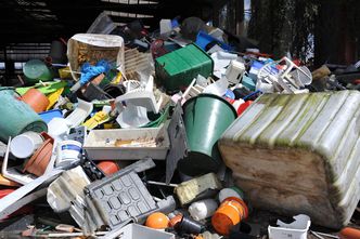 Auch Plastik besteht aus Öl - und verschmutzt weltweit Land und Meer (Foto: nmann77/fotolia.com)