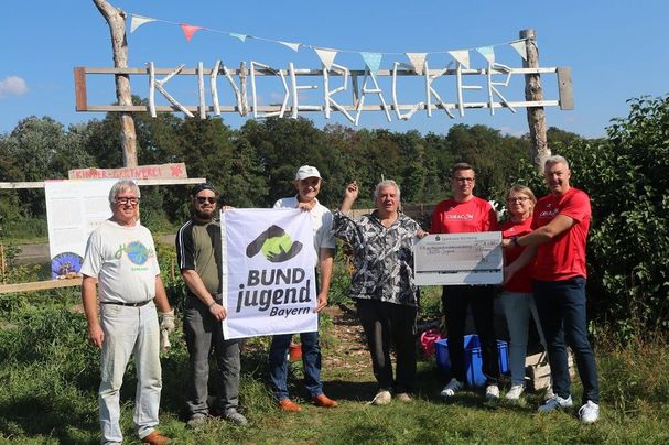 Scheckübergabe (Foto: Wolfgang Dötsch) Scheckübergabe