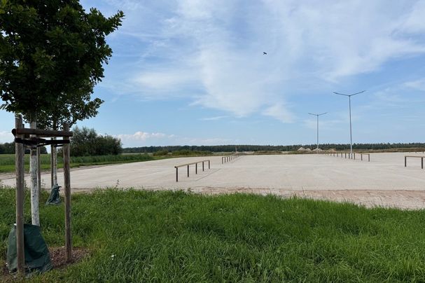 neuer Parkplatz am Flughafen
