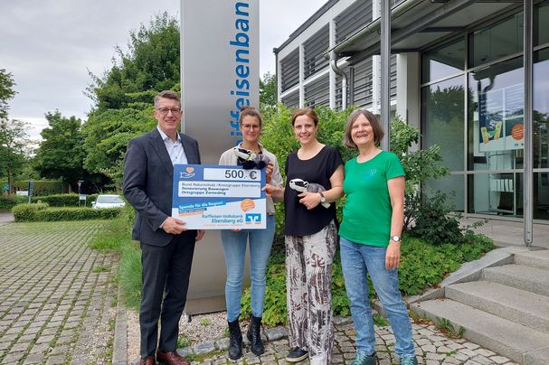 Spendenübergabe 500 € von Raiba Ebersberg an BN Kindergruppe Zorneding