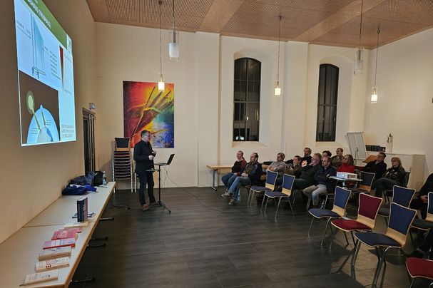 Uwe Seidel mit seinem Vortrag "Sind wir noch zu retten"? Fotos P. Pracht
