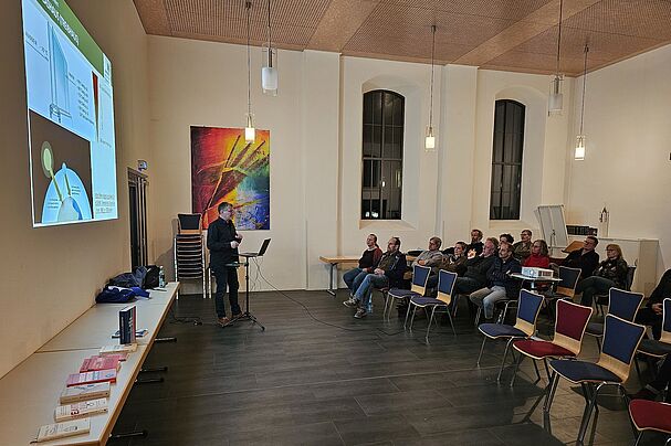 Uwe Seidel mit seinem Vortrag "Sind wir noch zu retten"? Fotos P. Pracht