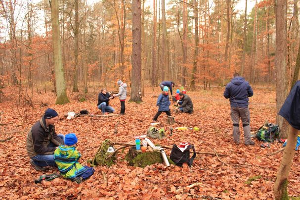 Pause im herbstlichen Wald