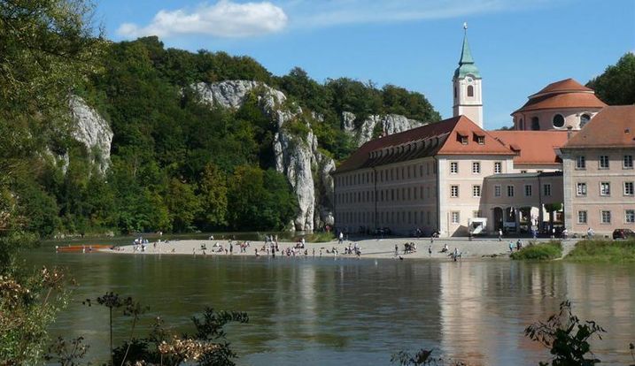 Zweimal musste der Bund Naturschutz sein Gewicht in die Waagschale werfen, um den Donaudurchbruch mit Kloster Weltenburg zu retten - heute bekannt als eine der eindrucksvollsten Landschaften Bayerns (Foto: Landschaftspflegeverein Kehlheim VöF e.V).