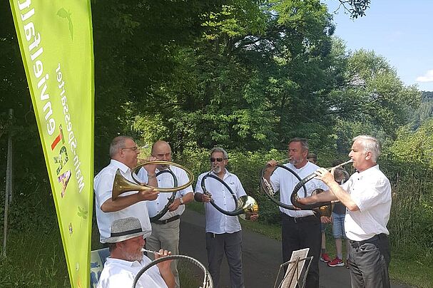 Jagdhornbläser spielen zum Tag der offenen Gartentüre, Foto Ulrike Münz