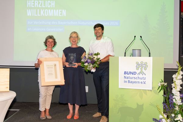 Verleihung des Bayerischen Naturschutzpreises an Leonore Gewessler (Foto: Heinrich Inkoferer).