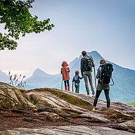 Wanderer an Bergsee