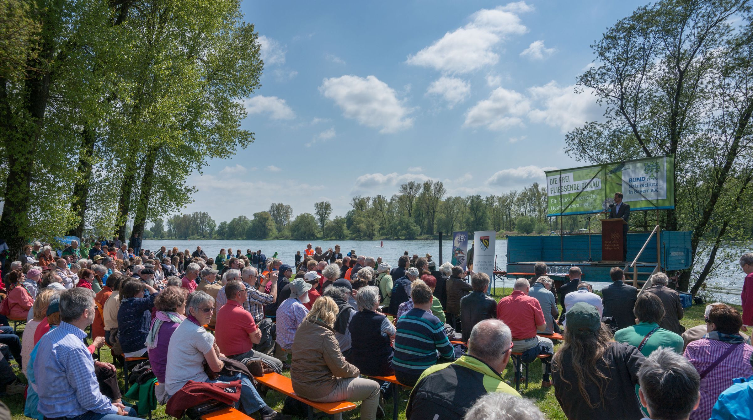 Kundgebung für die frei fließende Donau beim Donaufest 2016.