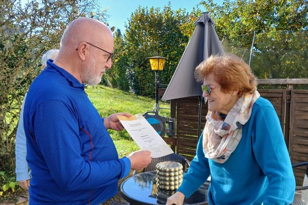Erwin Scheiner würdigt Margot Auer, Foto Ulrike Münz Erwin Scheiner würdigt Margot Auer, Foto Ulrike Münz