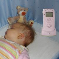 Foto: Helga Krause, Säugling mit Babyfon