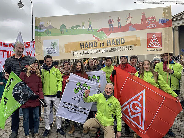 BUND Naturschutz und IG Metall Bayern gemeinsam bei einem Klimastreik im Jahr 2019 (Foto: BN).