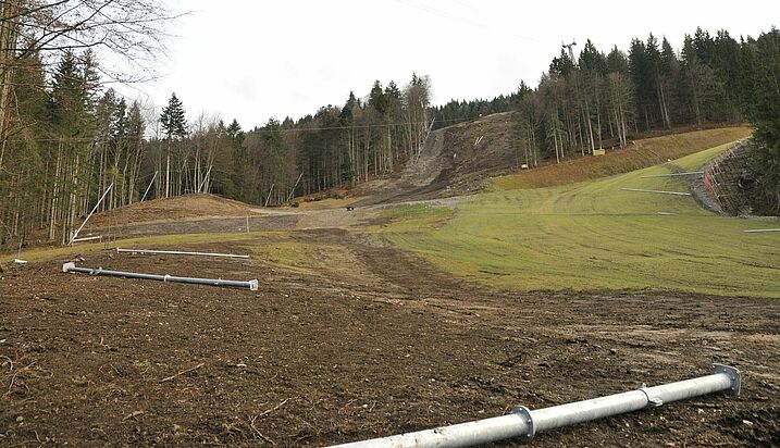 Rodungen und Bergarbeiten in sensiblem Gebiet: die sogenannte FIS-Schneise bei Garmisch vor dem Weltcup 2011 (Foto: Axel Doering)