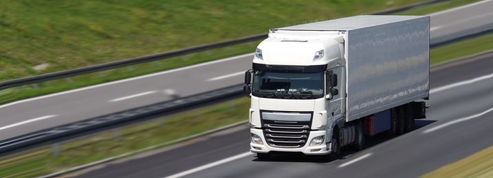 Die offiziellen Prognosen für den LKW-Verkehr liegen seit Jahrzehnten systematisch zu hoch. Das nützt den Baukonzernen und schadet einer vernüftigen Verkehrspolitik (Foto: Wellnhofer Design/fotolia.com).