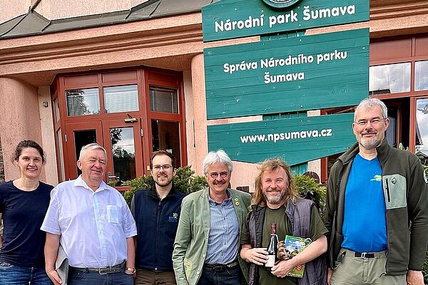 Treffen vor der Nationalparkverwaltungsstelle Sumava 