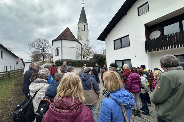 Besuche der beiden Kirchen in Oberwattenbach und Unterunsbach waren Teil des Programms