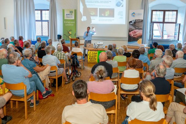 Prof. Dr. Michael Sterner bei seinem Vortrag
